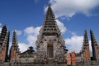 ウルンダヌバトゥール寺院