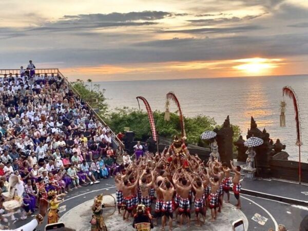 ウルワツ寺院ケチャダンス