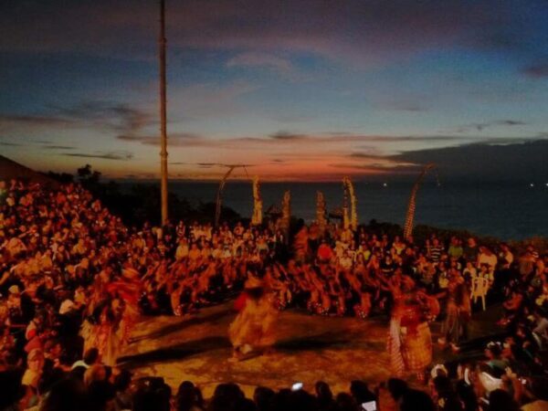 ウルワツ寺院ケチャダンス